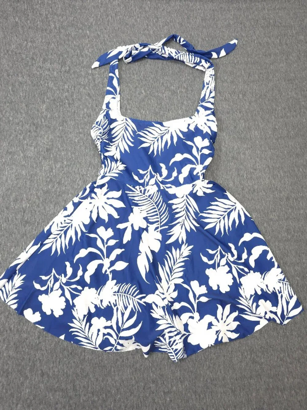 B2PRITY Womens M Blue White Tropical Floral Halter Swim Dress NWOT